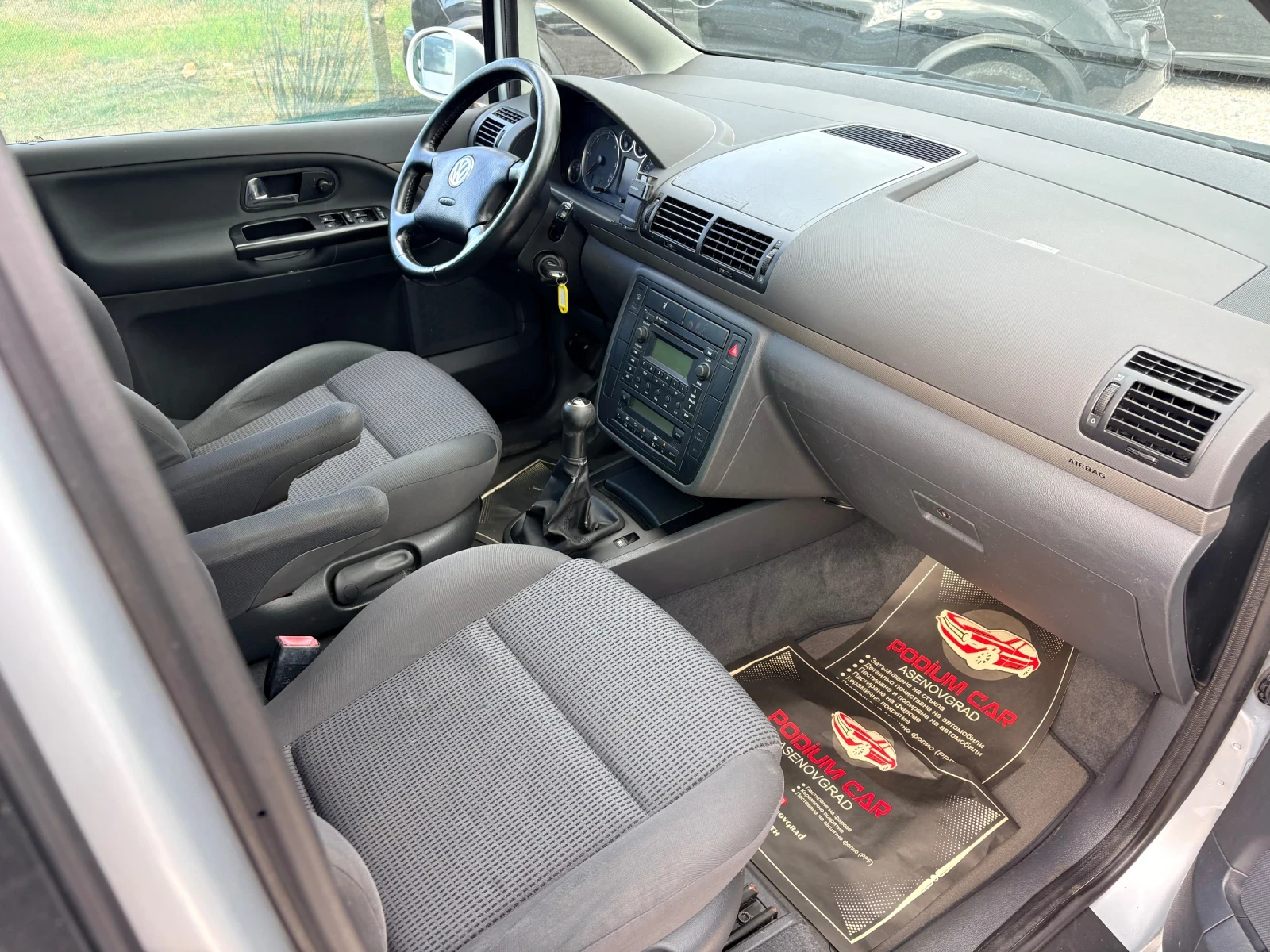 VW Sharan 7 местен 2.0 tdi 140 ps, снимка 15 - Автомобили и джипове - 54592813