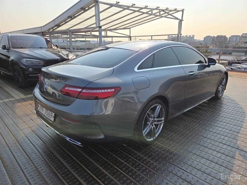 Mercedes-Benz E 220 d Coupe* DIGITAL* ПОДГРЕВ* ОБДУХВАНЕ* КАМЕРА* , снимка 3 - Автомобили и джипове - 55046399