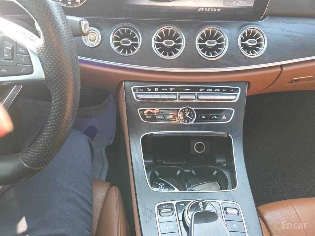 Mercedes-Benz E 220 d Coupe* DIGITAL* ПОДГРЕВ* ОБДУХВАНЕ* КАМЕРА* , снимка 10 - Автомобили и джипове - 55046399