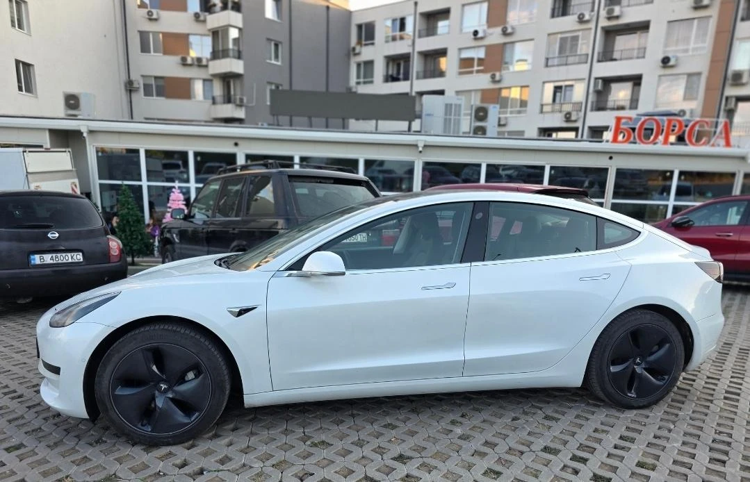 Tesla Model 3 Лична Кола Безупречна, снимка 2 - Автомобили и джипове - 55419317