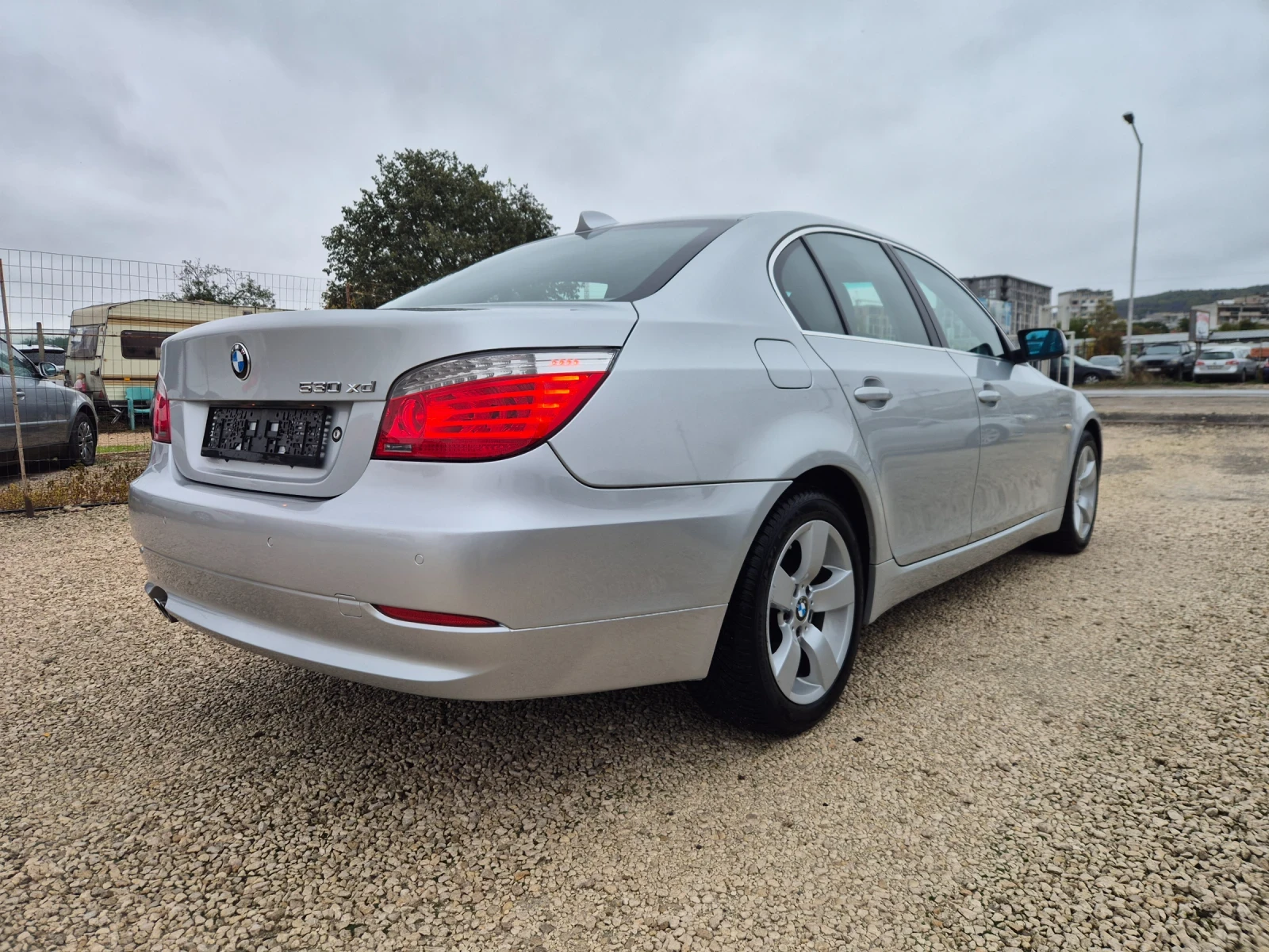BMW 530 3.0 XD Fecelift, снимка 4 - Автомобили и джипове - 56726318