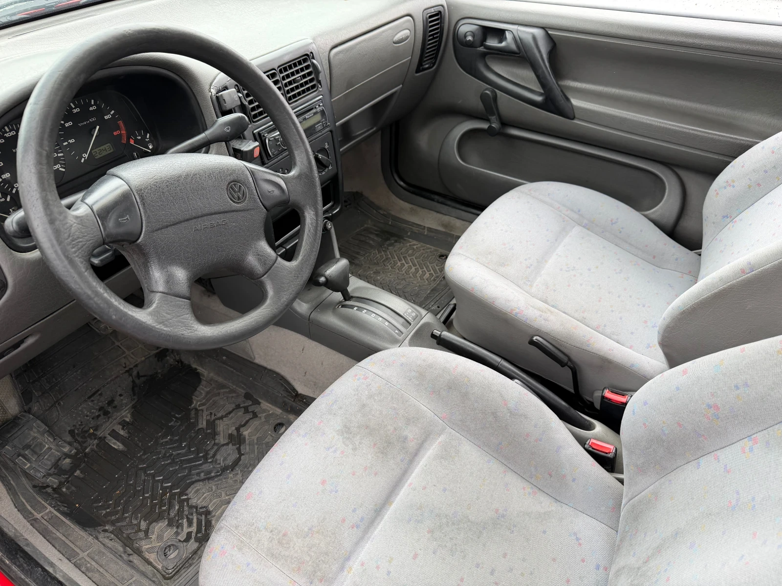VW Polo 1.6 Автомат, снимка 7 - Автомобили и джипове - 56737110