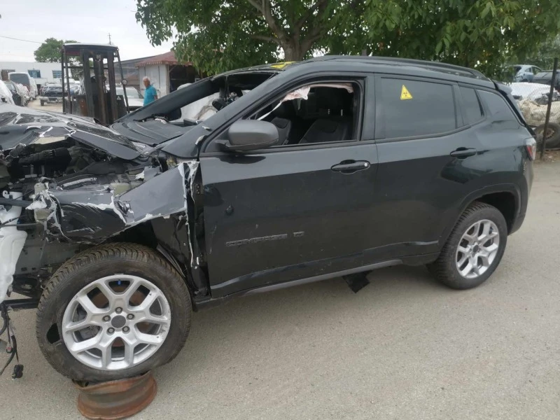 Jeep Compass 1.3i, снимка 6 - Автомобили и джипове - 41863589