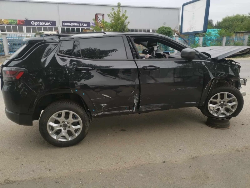 Jeep Compass 1.3i, снимка 5 - Автомобили и джипове - 41863589