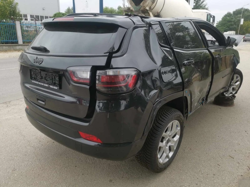 Jeep Compass 1.3i, снимка 2 - Автомобили и джипове - 41863589