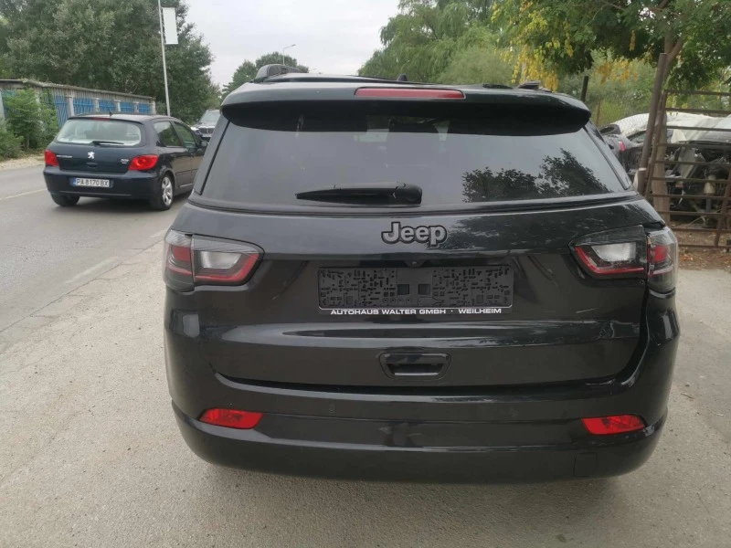 Jeep Compass 1.3i, снимка 1 - Автомобили и джипове - 41863589