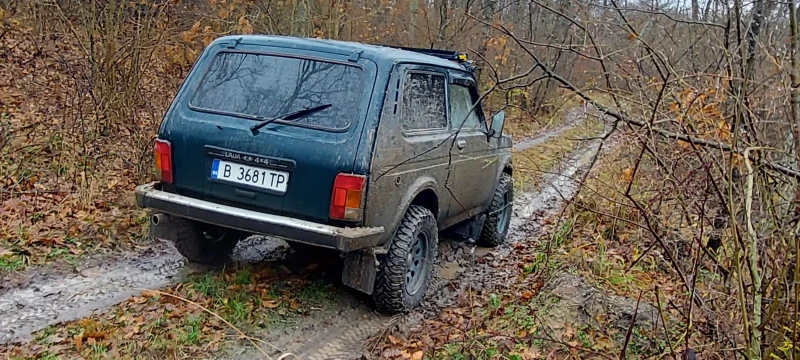 Lada Niva 1.7 i, снимка 9 - Автомобили и джипове - 48911594