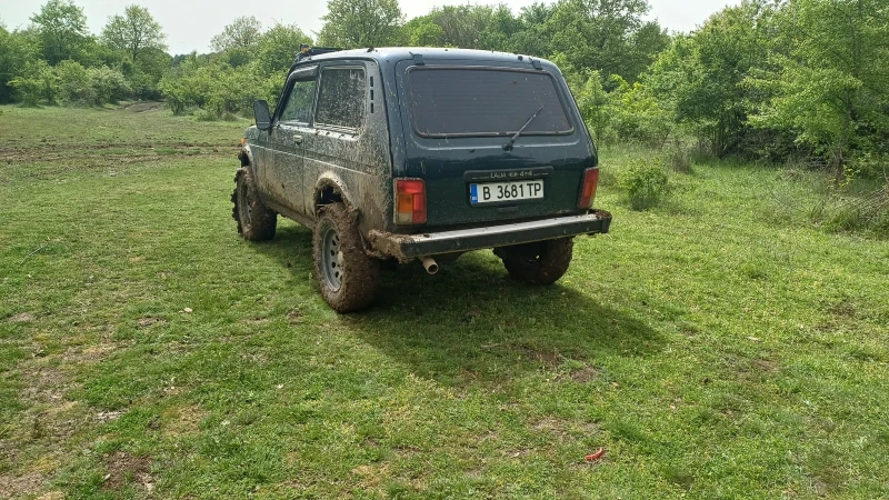 Lada Niva 1.7 i, снимка 3 - Автомобили и джипове - 48911594