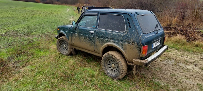 Lada Niva 1.7 i, снимка 11 - Автомобили и джипове - 48911594