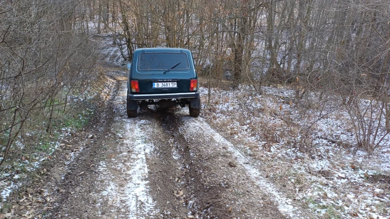 Lada Niva 1.7 i, снимка 7 - Автомобили и джипове - 48911594