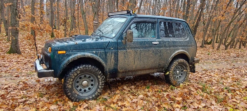 Lada Niva 1.7 i, снимка 10 - Автомобили и джипове - 48911594