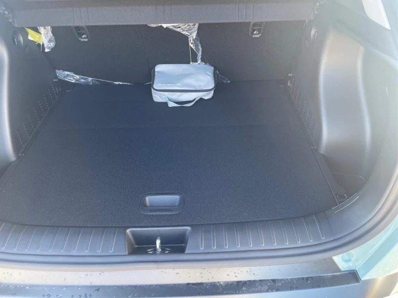 Hyundai Kona NEW!PREMIUM PLUS;NAVI;1.8 ALU, снимка 8 - Автомобили и джипове - 51902621