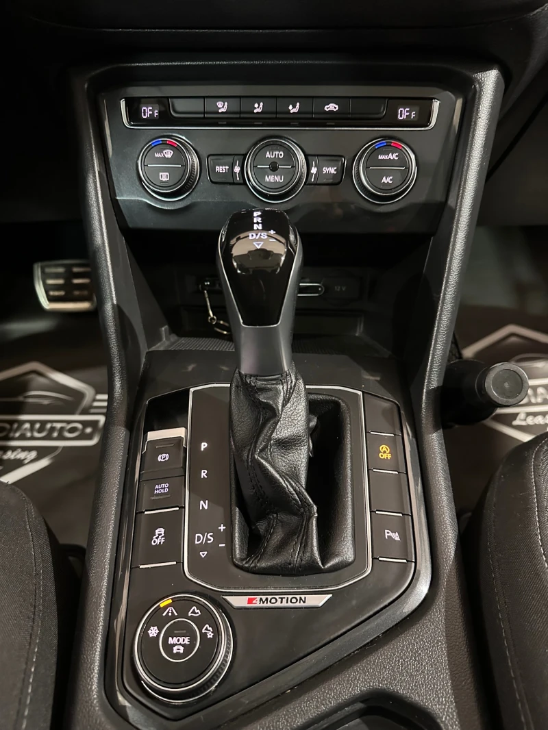 VW Tiguan 4motion * Панорама* , снимка 10 - Автомобили и джипове - 53519745