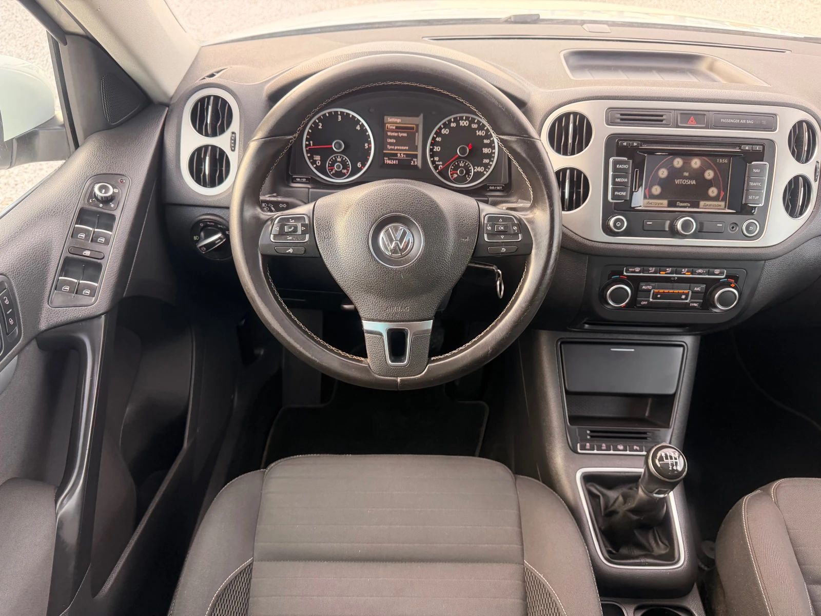 VW Tiguan 2.0TDI* NAVI* PANORAMA* 140ks* MULTI * FACE* 6sk - изображение 3