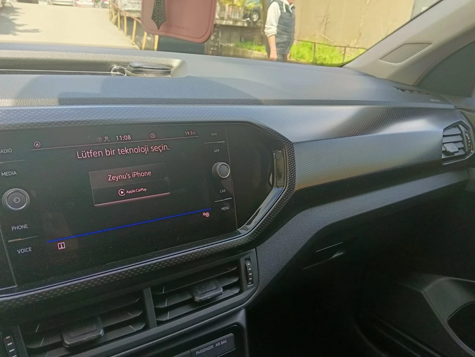 VW T-Cross 1.0 TSI АВТОМАТИК, снимка 11 - Автомобили и джипове - 54304628