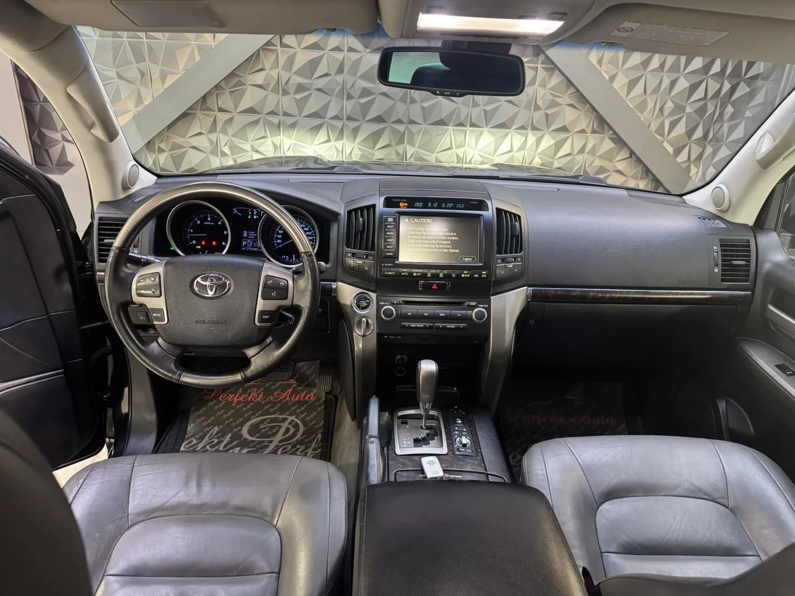 Toyota Land cruiser 200 D4D 4.5 V8 * Шибедах * Камера * , снимка 8 - Автомобили и джипове - 54597841