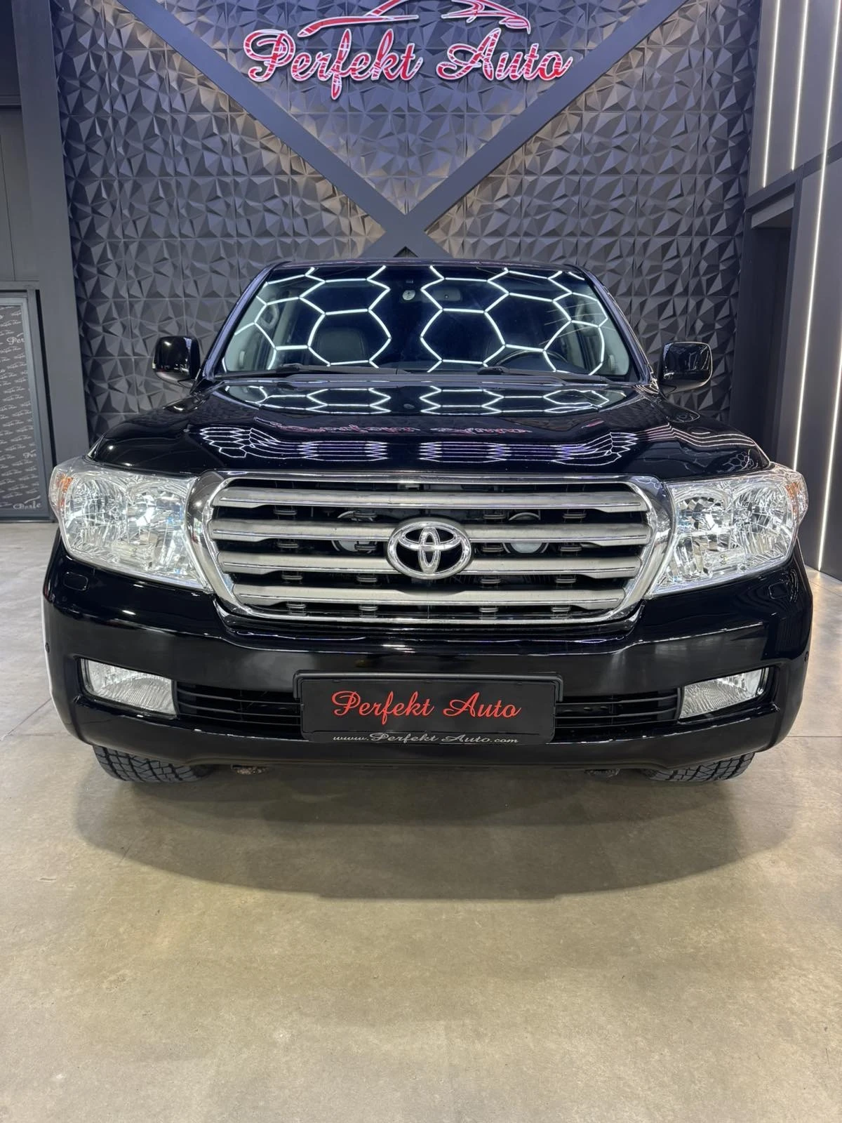 Toyota Land cruiser 200 D4D 4.5 V8 * Шибедах * Камера * , снимка 2 - Автомобили и джипове - 54597841