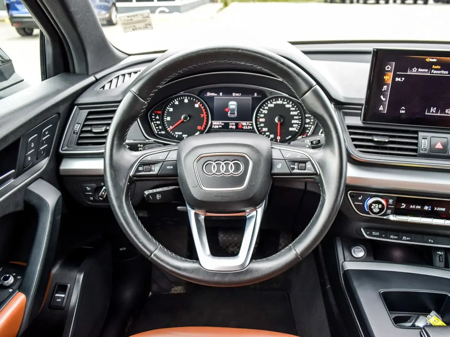 Audi Q5 KOMFORT * Blind Spot *  CARFAX * АВТО КРЕДИТ * , снимка 10 - Автомобили и джипове - 54744452