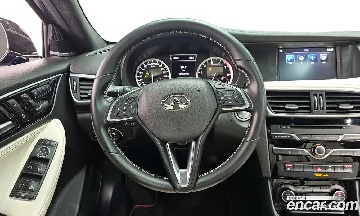 Infiniti Q30 2.0L Carfax, снимка 4 - Автомобили и джипове - 55139666