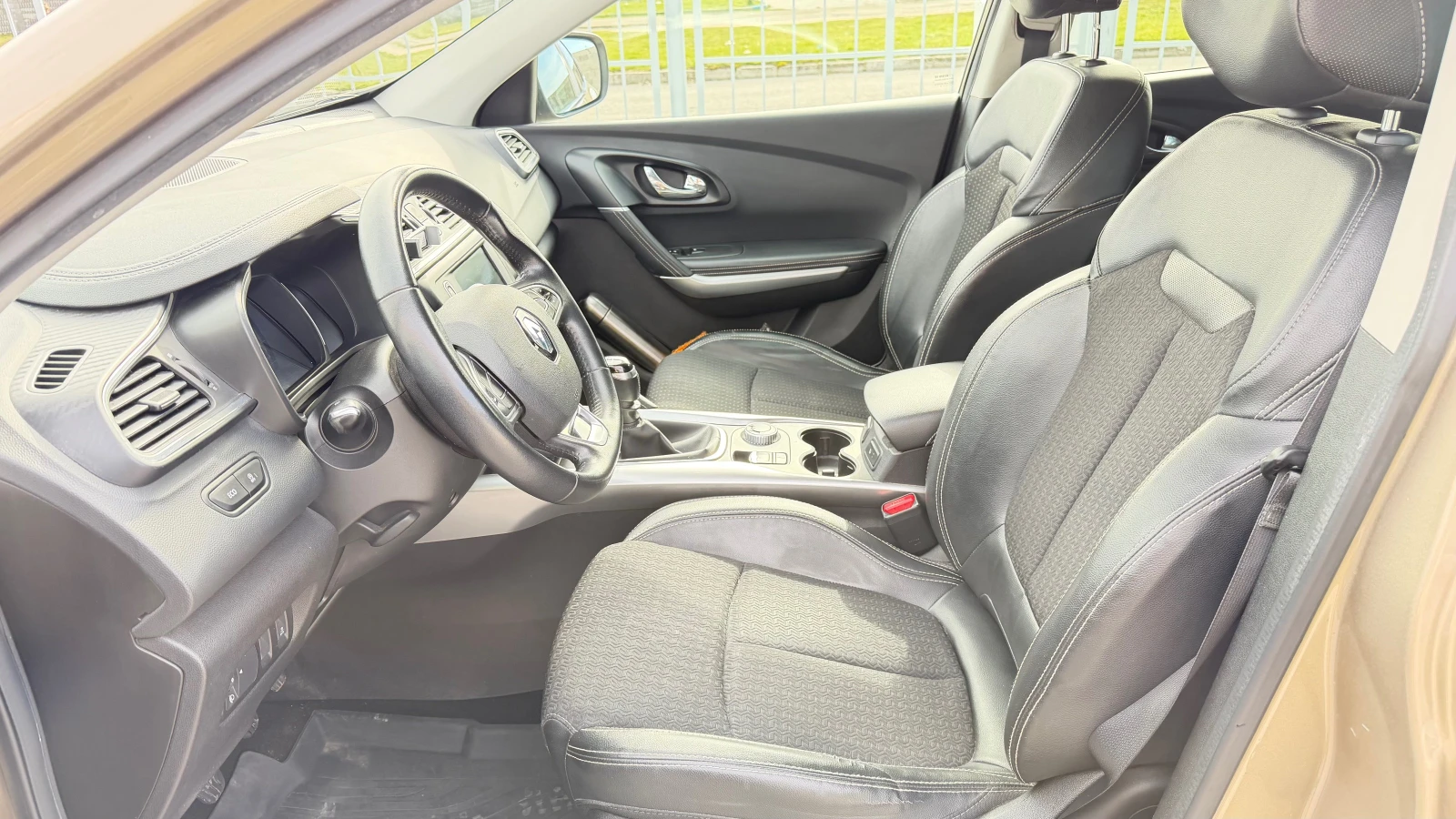 Renault Kadjar Intens, снимка 4 - Автомобили и джипове - 56285645