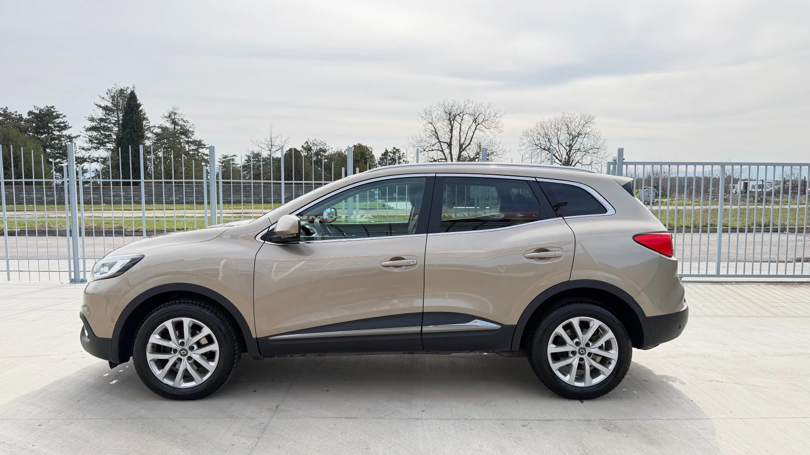 Renault Kadjar Intens, снимка 10 - Автомобили и джипове - 56285645