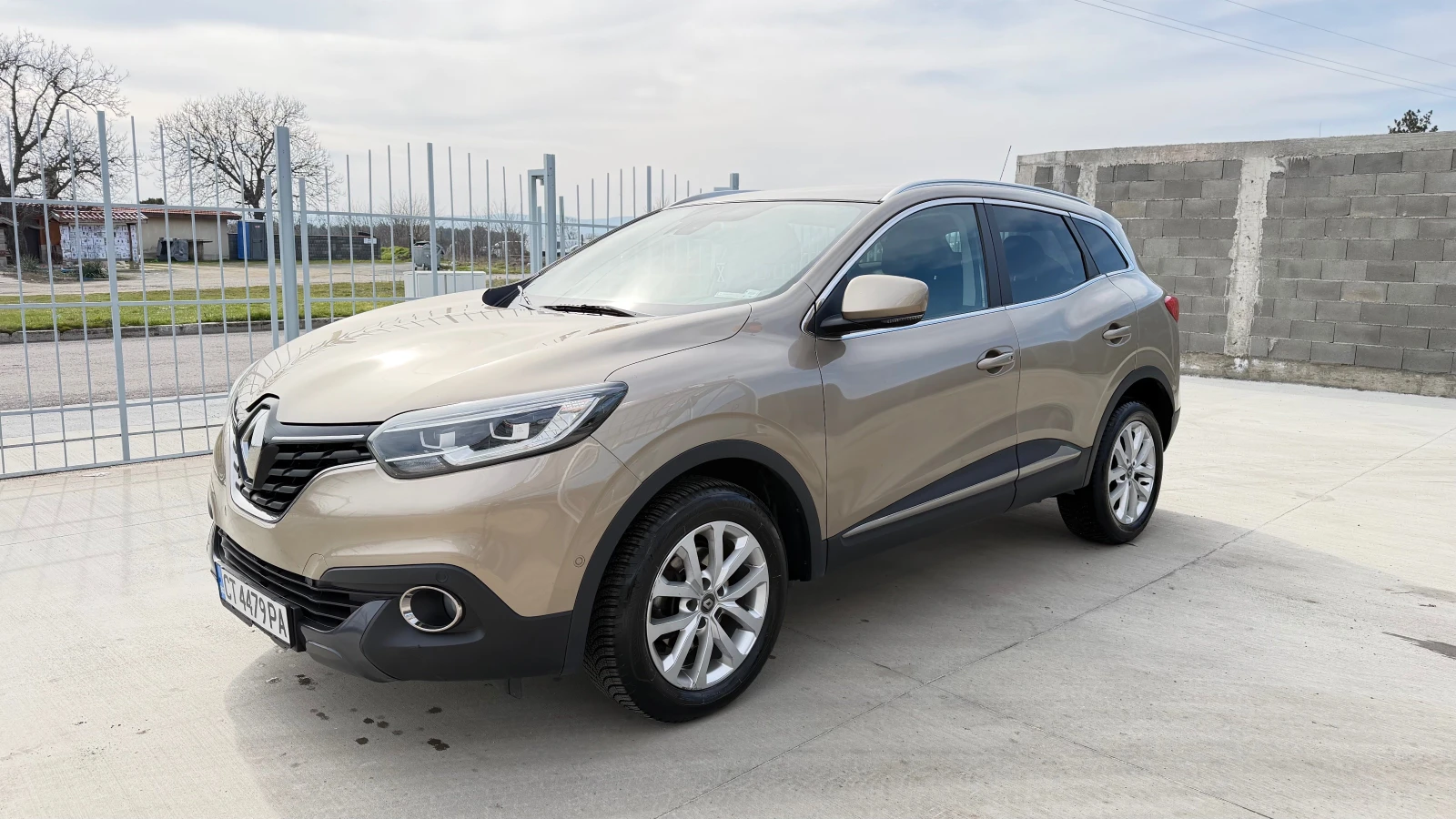 Renault Kadjar Intens, снимка 11 - Автомобили и джипове - 56285645