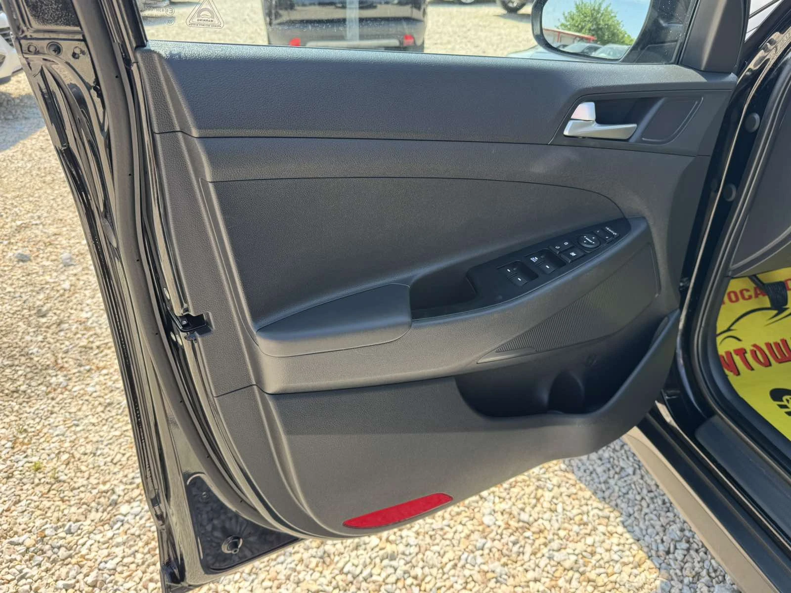 Hyundai Tucson 1.6I, снимка 11 - Автомобили и джипове - 56574875