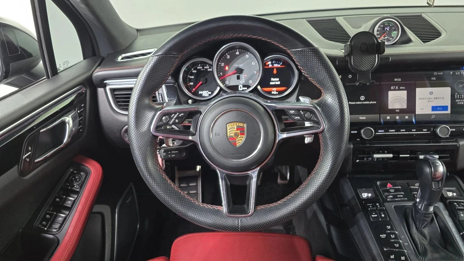 Porsche Macan, снимка 12 - Автомобили и джипове - 56689694