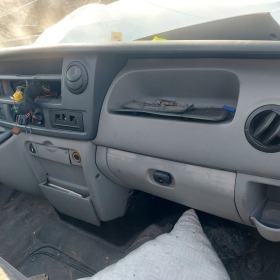 Renault Master 2.5dci, снимка 9 - Бусове и автобуси - 44323688