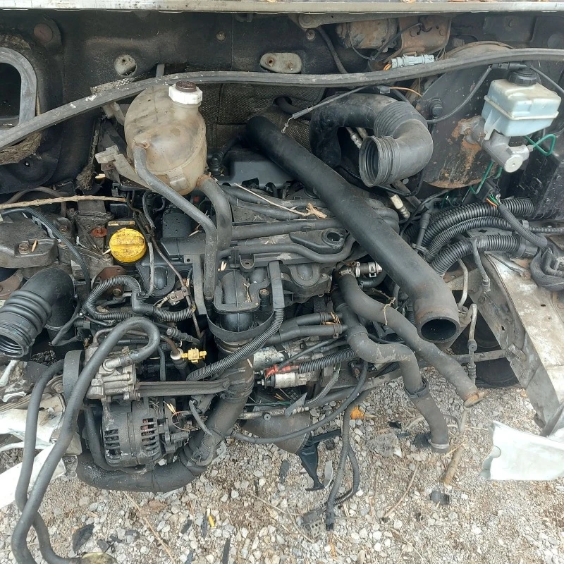 Renault Master 2.5dci, снимка 14 - Бусове и автобуси - 44323688