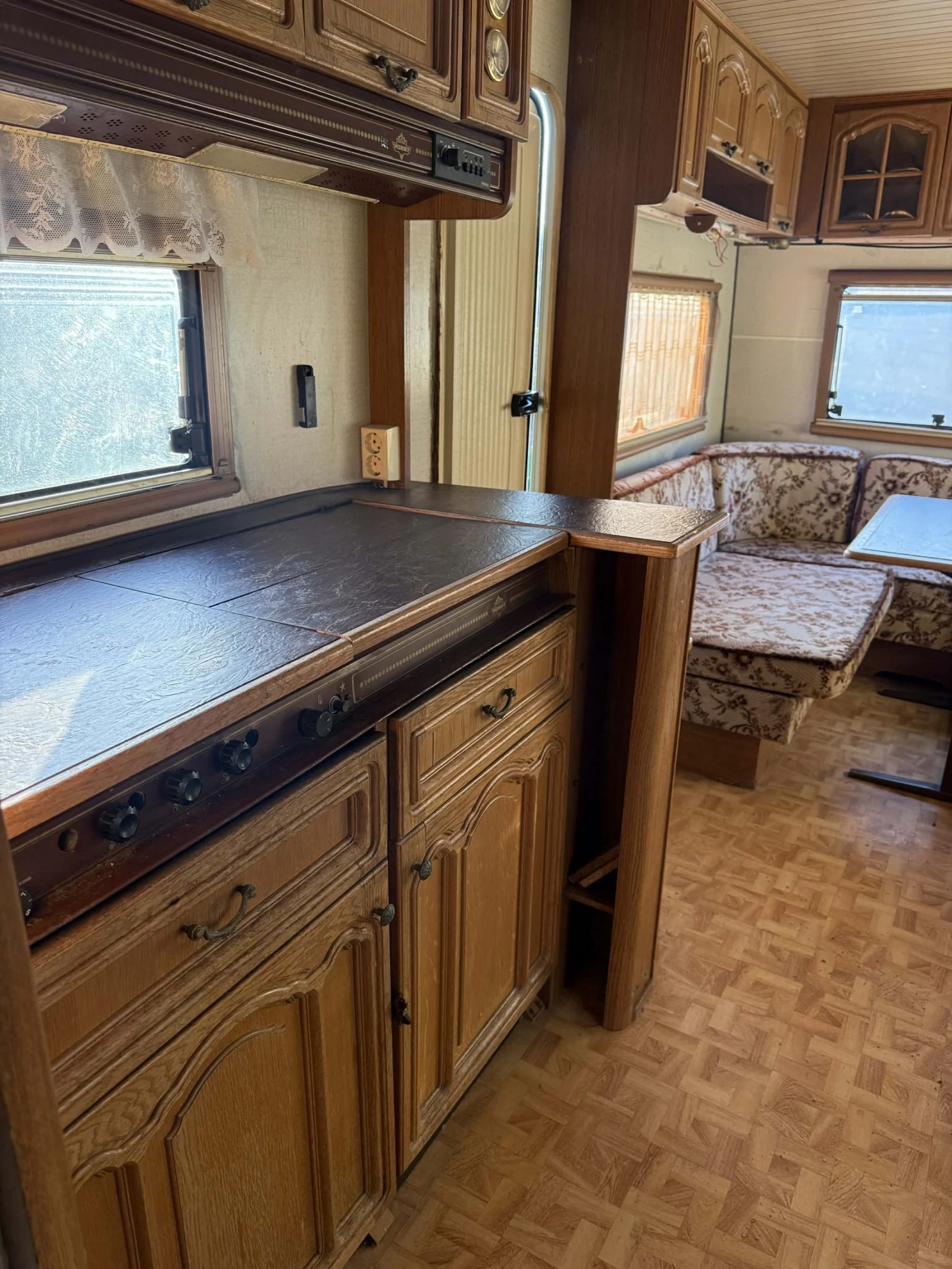 Каравана Hobby, снимка 13 - Каравани и кемпери - 54151407