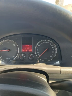 VW Touran - 2450 € / 4791.78 лв. - 77929827 9