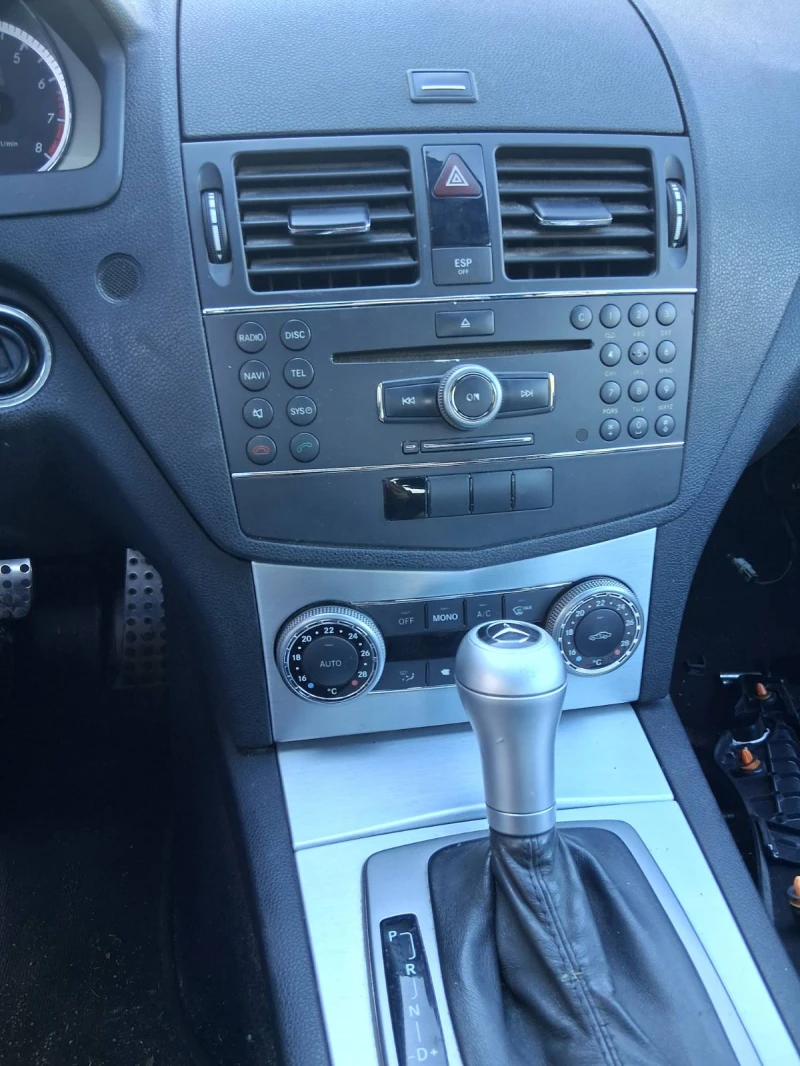 Mercedes-Benz C 200 AMG , снимка 10 - Автомобили и джипове - 52261872