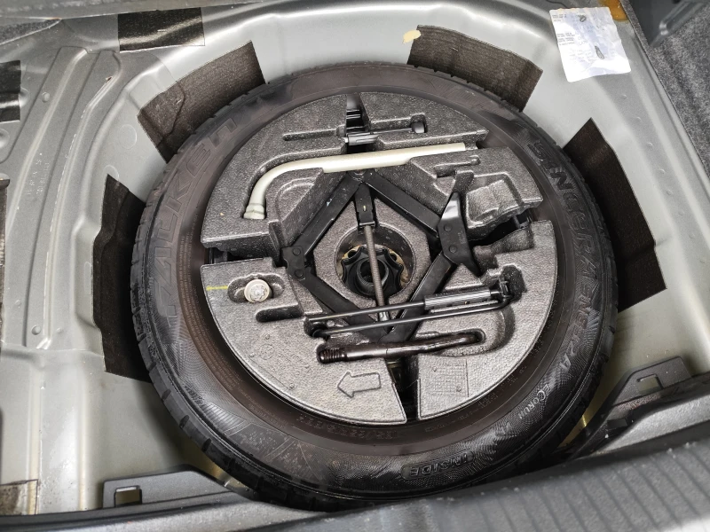 VW Polo 1.0i* COMFORTLINE* LED* EURO6B* 84000km!* , снимка 11 - Автомобили и джипове - 53189967