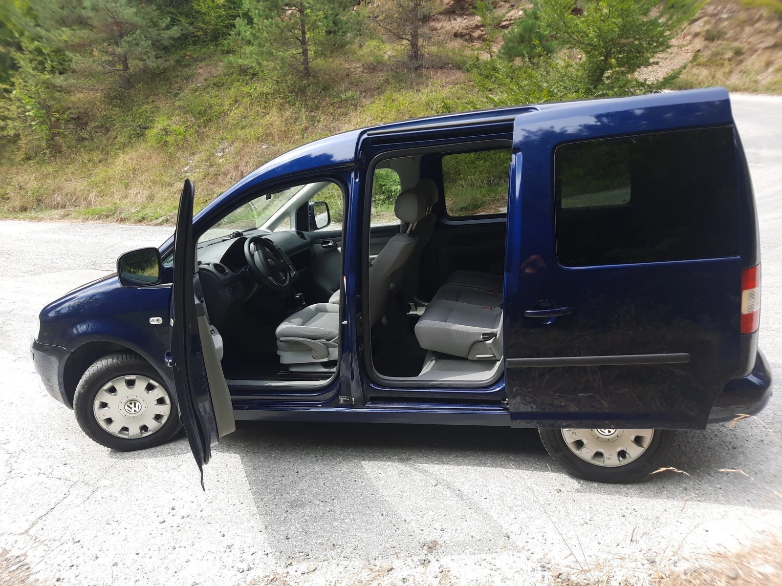 VW Caddy 1.9 LIFE DSG - изображение 9