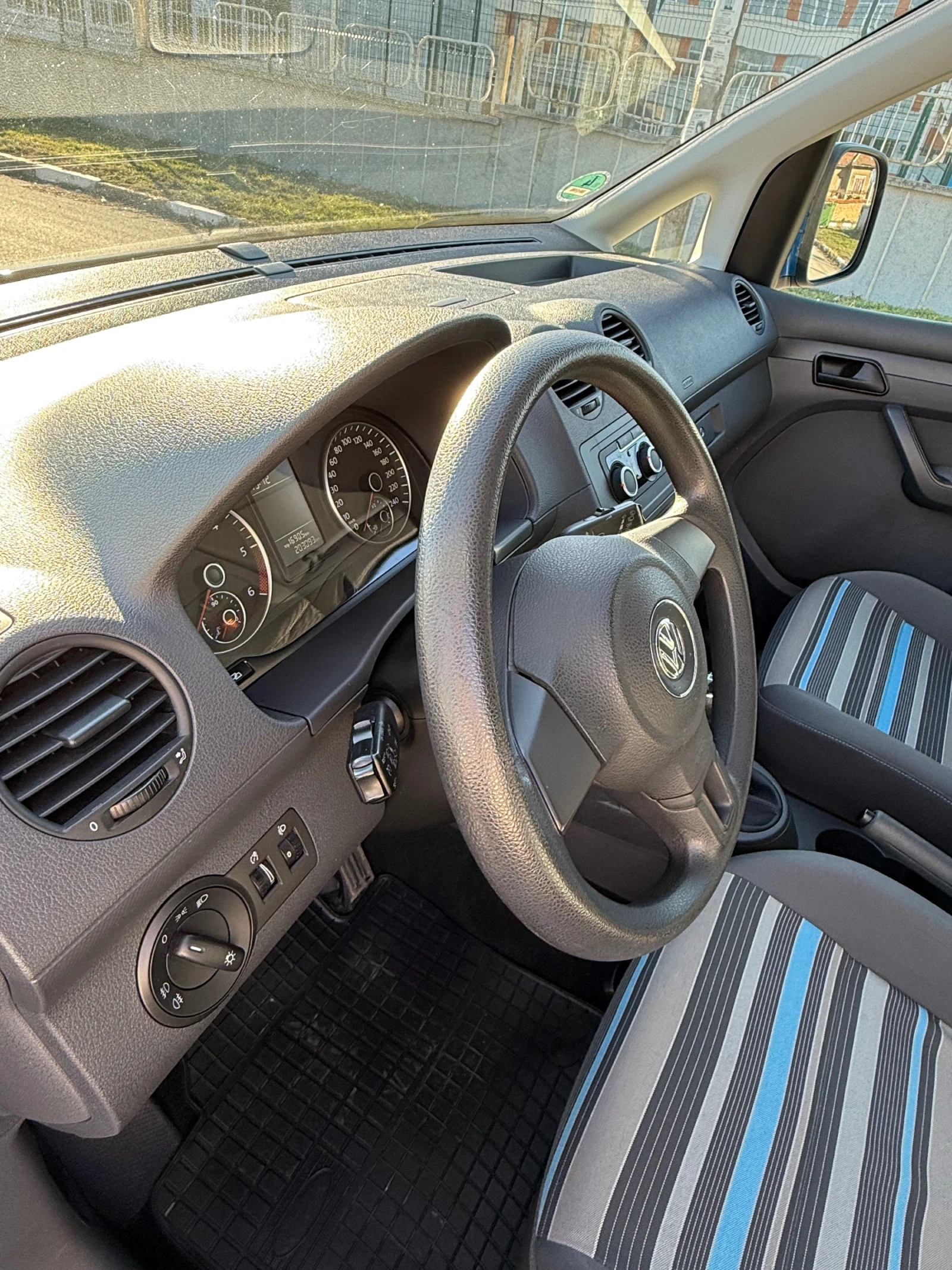 VW Caddy 1.6TDI - изображение 10