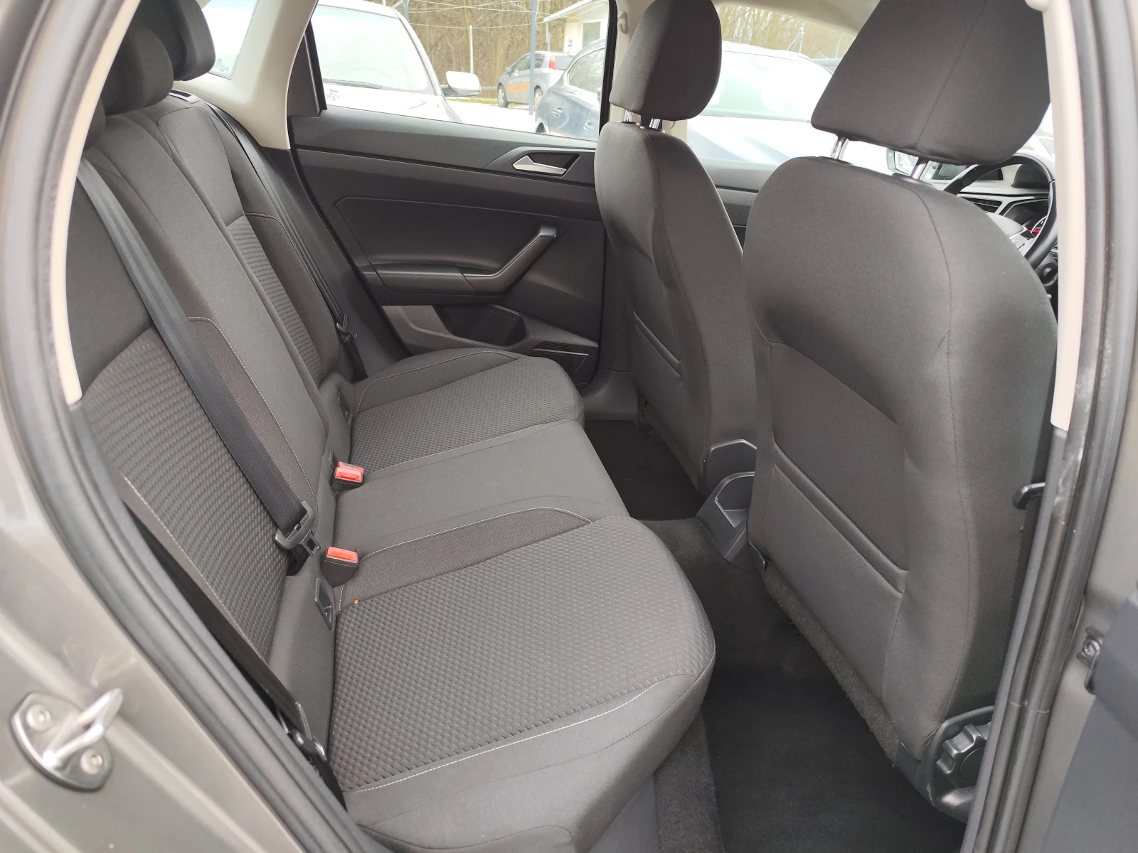 VW Polo 1.0i* COMFORTLINE* LED* EURO6B* 84000km!* MMI - изображение 9