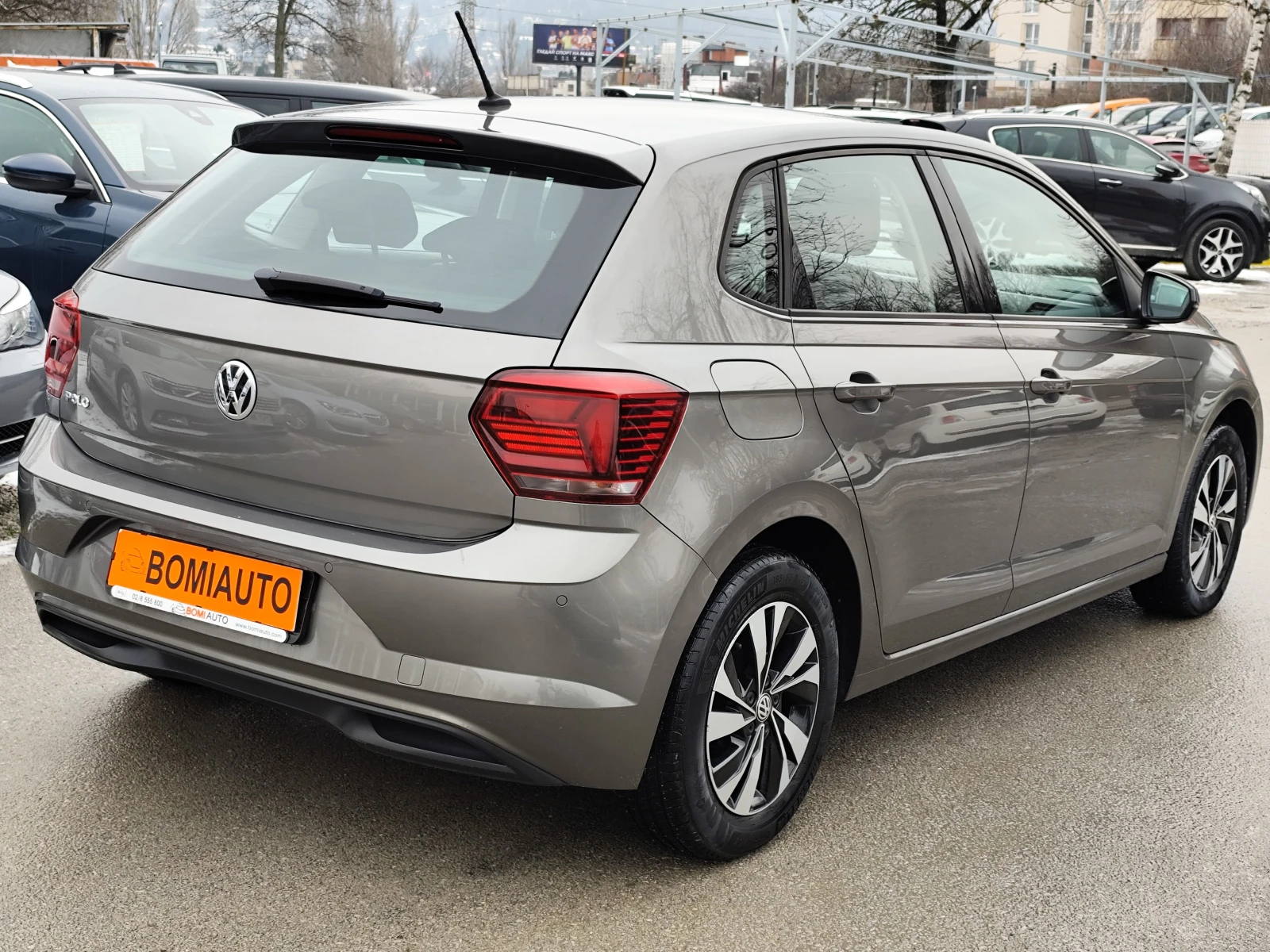 VW Polo 1.0i* COMFORTLINE* LED* EURO6B* 84000km!* MMI - изображение 3