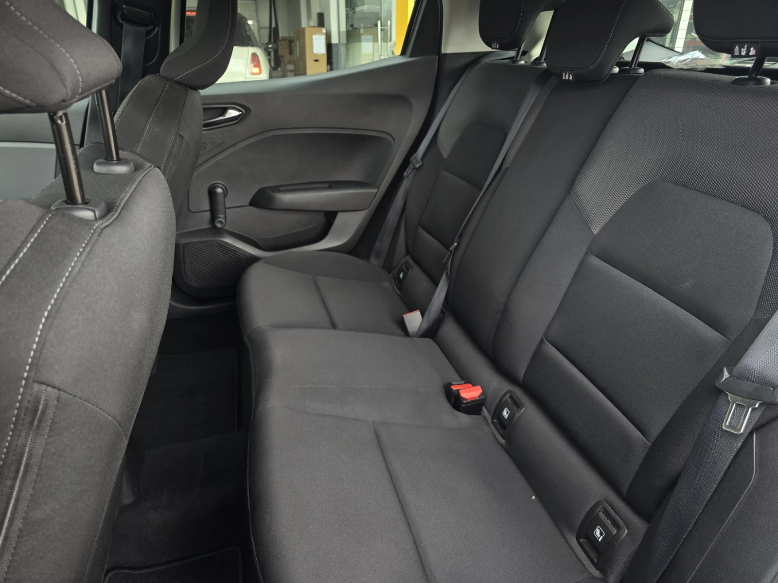 Renault Clio Tce 100 BVM5 S&S, снимка 13 - Автомобили и джипове - 53903346