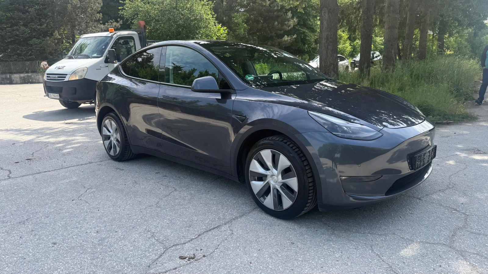 Tesla Model Y LONG RANGE DUAL MOTOR AWD
