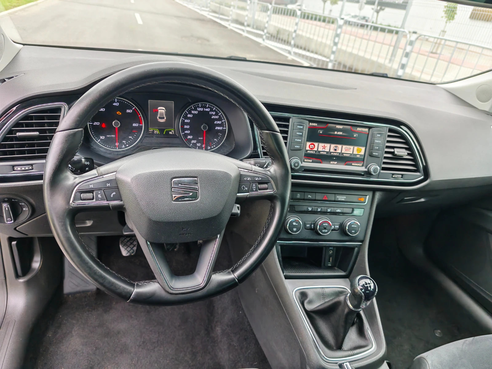 Seat Leon 1.6 TDI NAVI MATRIX to, снимка 10 - Автомобили и джипове - 54386988