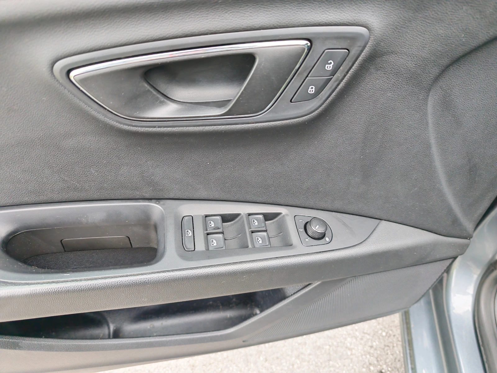Seat Leon 1.6 TDI NAVI MATRIX to, снимка 8 - Автомобили и джипове - 54386988