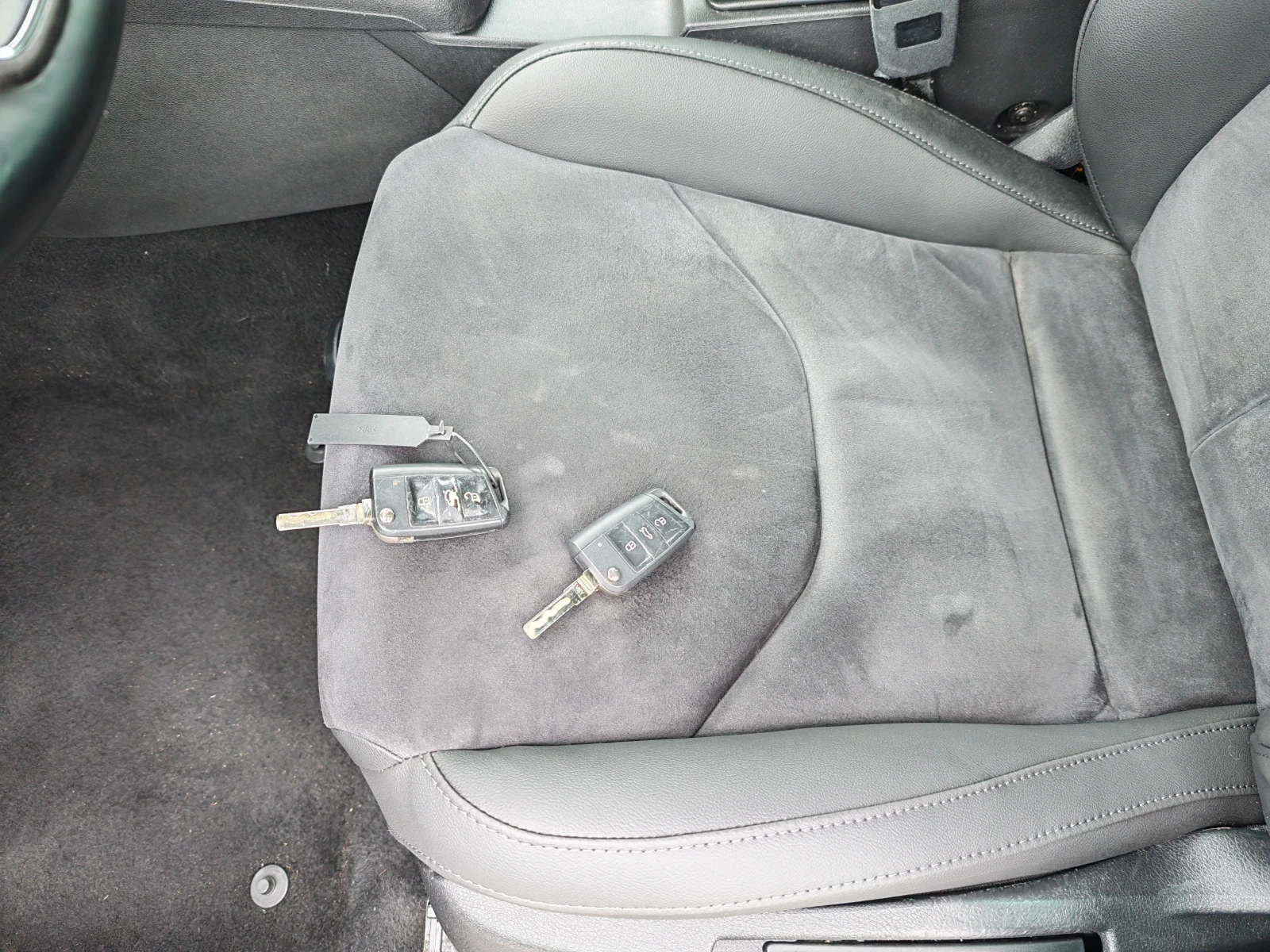 Seat Leon 1.6 TDI NAVI MATRIX to, снимка 14 - Автомобили и джипове - 54386988
