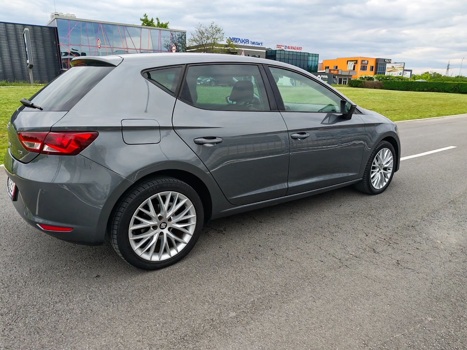 Seat Leon 1.6 TDI NAVI MATRIX to, снимка 5 - Автомобили и джипове - 54386988