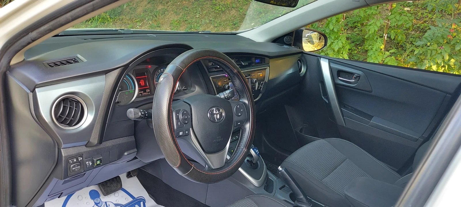 Toyota Auris 2015, снимка 10 - Автомобили и джипове - 55366434