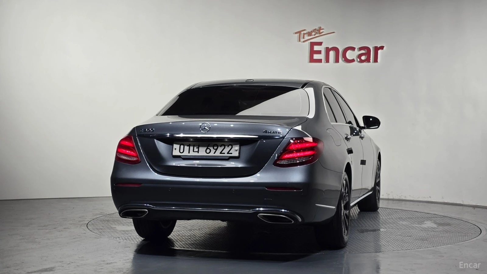 Mercedes-Benz E 300 EXCLUSIVE* КОЖА* ПОДГРЕВ* ПАНО* АВТОКРЕДИТ, снимка 4 - Автомобили и джипове - 55579933