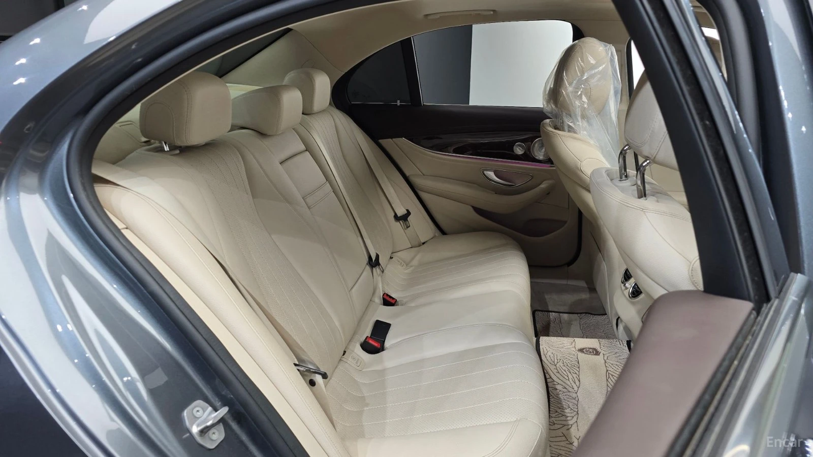 Mercedes-Benz E 300 EXCLUSIVE* КОЖА* ПОДГРЕВ* ПАНО* АВТОКРЕДИТ, снимка 11 - Автомобили и джипове - 55579933