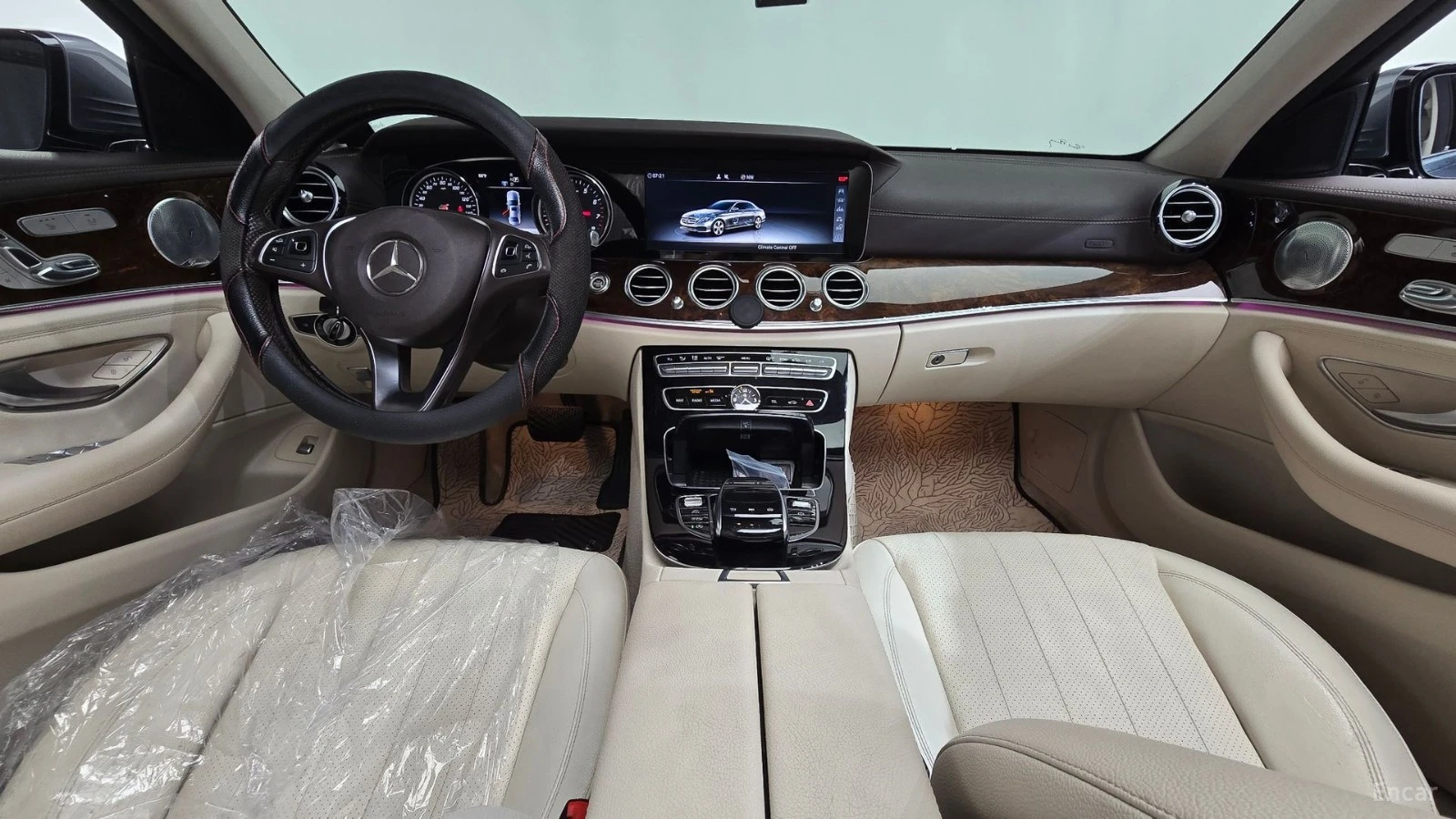 Mercedes-Benz E 300 EXCLUSIVE* КОЖА* ПОДГРЕВ* ПАНО* АВТОКРЕДИТ, снимка 7 - Автомобили и джипове - 55579933