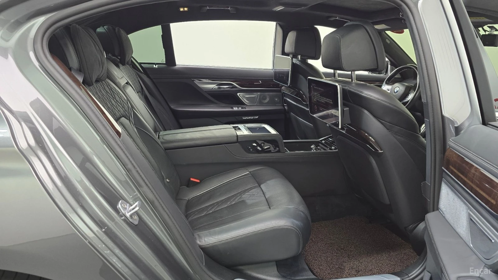 BMW 750 Li xDrive Prestige* МОНИТОРИ* МАСАЖИ* 360* ECS, снимка 9 - Автомобили и джипове - 55607561