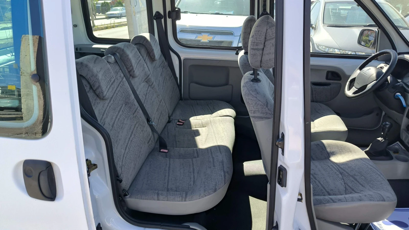 Renault Kangoo 1.6i, снимка 10 - Автомобили и джипове - 56374186